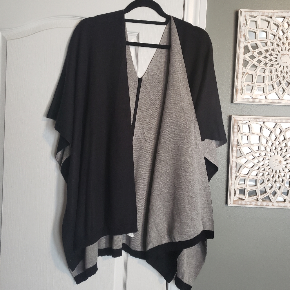Lululemon Reversable Cape - Picture 2 of 6